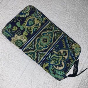 Like New! Vera Bradley blue & green paisley wallet. Excellent condition!